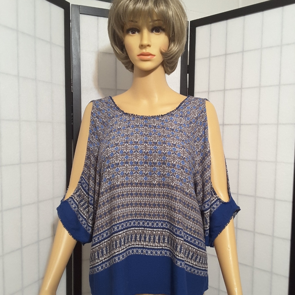 Forever  21 Cold Shoulder Top sz M